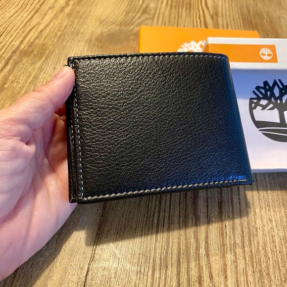 TIMBERLAND BLACK GENUINE LEATHER PASSCASE WALLET NEW IN BOX PERFECT GIFT! NWT - Picture 13 of 17
